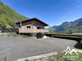 Discover this charming property nestled in a picturesque mountain setting.