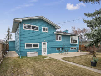 This stunning property boasts a vibrant teal exterior, offering a unique curb appeal.