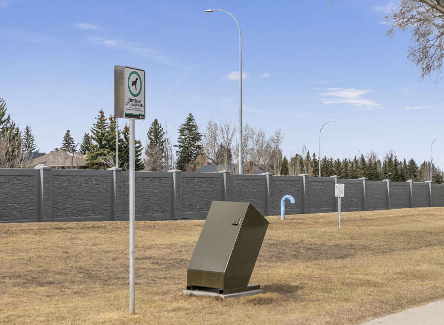 This image showcases a well-maintained off-leash dog area, perfect for pet owners.