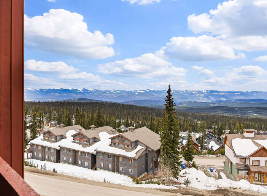 Enjoy breathtaking mountain views from this stunning property.