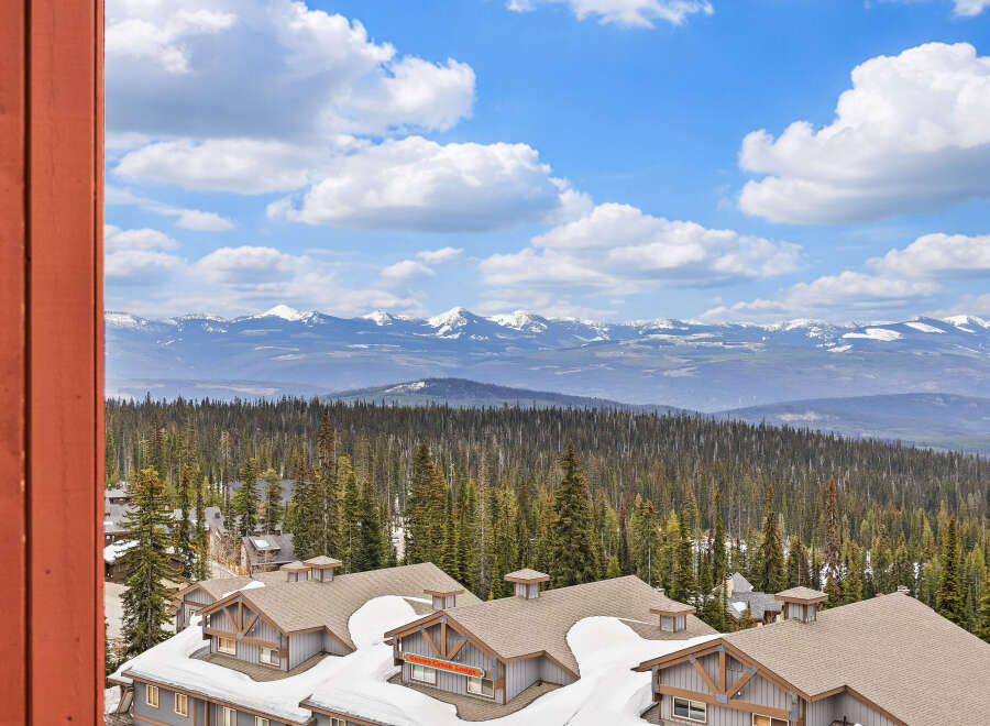Enjoy breathtaking mountain views from this stunning property.