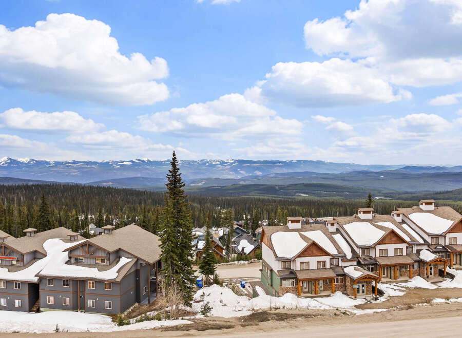 Discover the charm of this stunning mountain property, offering breathtaking views and a serene atmosphere.
