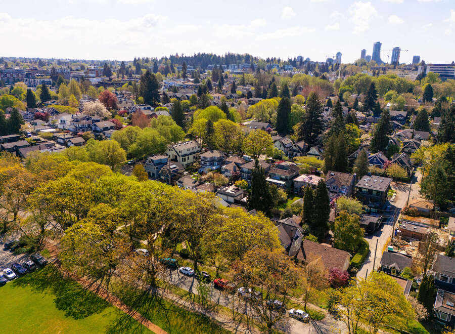 Discover the charm of this stunning property, nestled in a vibrant neighborhood.