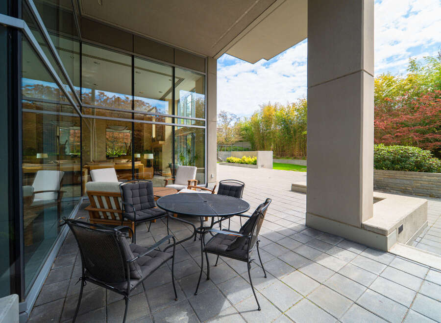 Experience luxury living in this stunning outdoor space.
