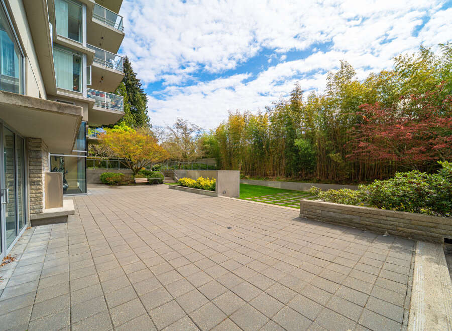 Discover the epitome of urban living with this stunning property featuring a beautifully designed outdoor space.
