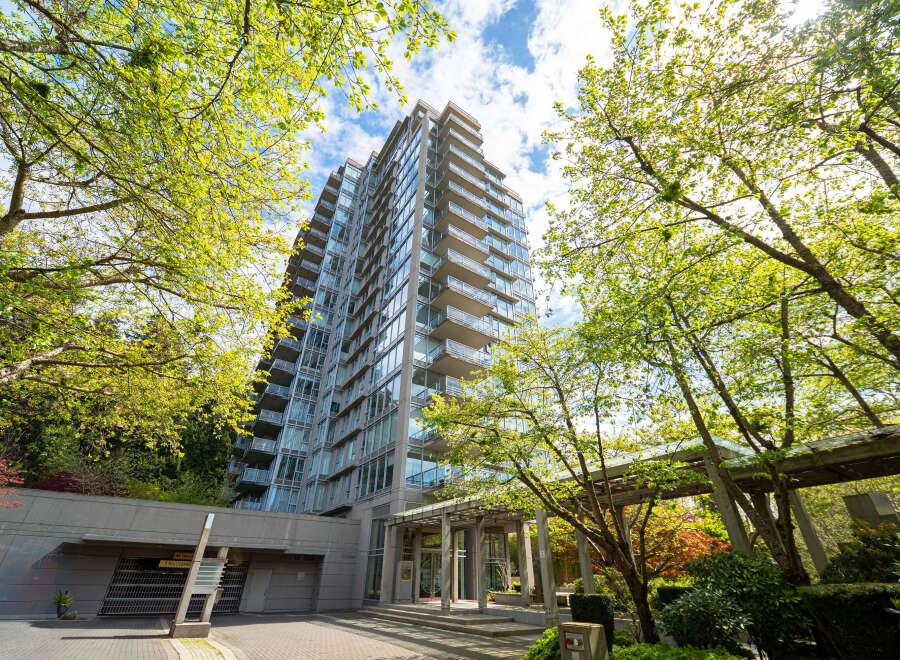Discover luxury living at this stunning high-rise condo, boasting modern architecture and panoramic views.