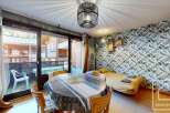 Discover this charming property featuring a cozy dining area and a comfortable sleeping space.
