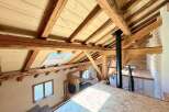 Discover the charm of this unique property featuring exposed wooden beams and a stunning vaulted ceiling.