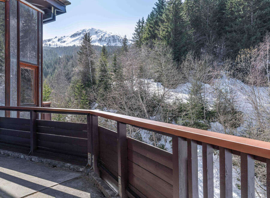 Enjoy breathtaking mountain views from this stunning property.