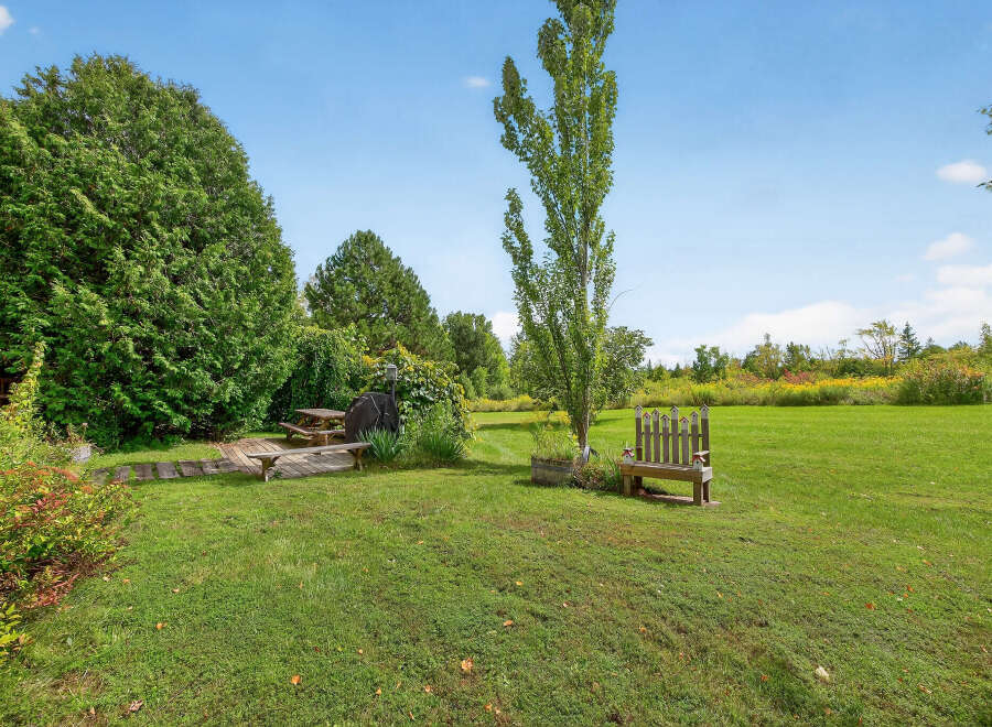 Discover the tranquility of this stunning property, perfect for those seeking a peaceful retreat.
