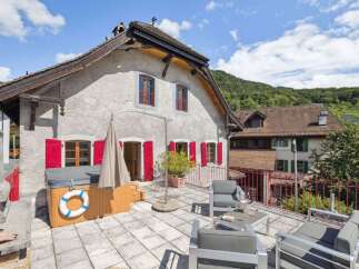 Discover the charm of this stunning property, featuring a spacious terrace perfect for relaxation and entertaining.