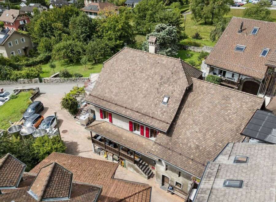 Discover this charming property nestled in a picturesque setting, featuring a beautifully tiled roof and a welcoming facade.