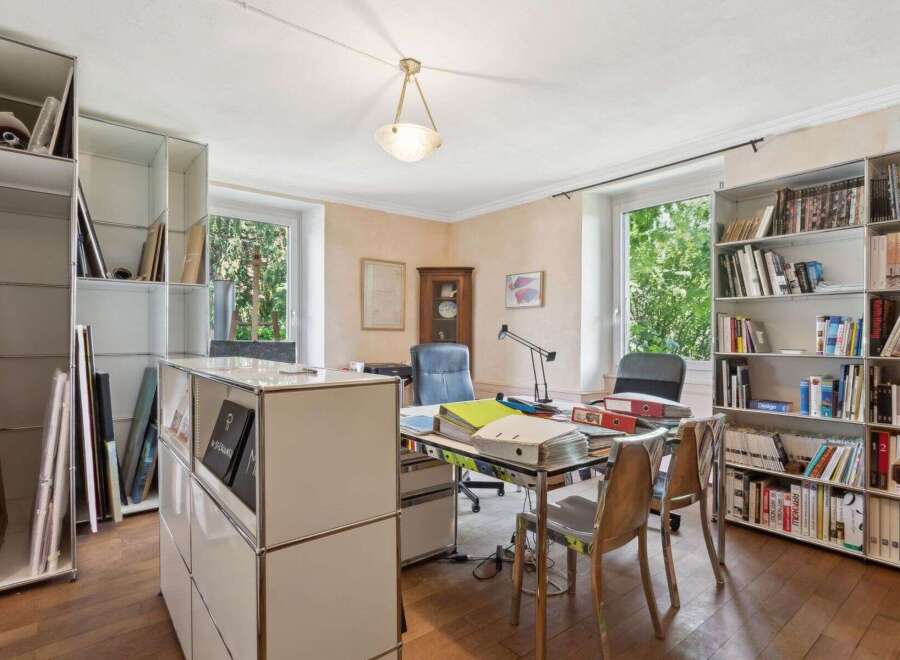 This stunning office space boasts a bright and airy atmosphere, perfect for productivity.