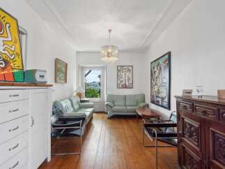 Discover this charming property featuring a bright and airy living room, perfect for relaxation and entertaining.