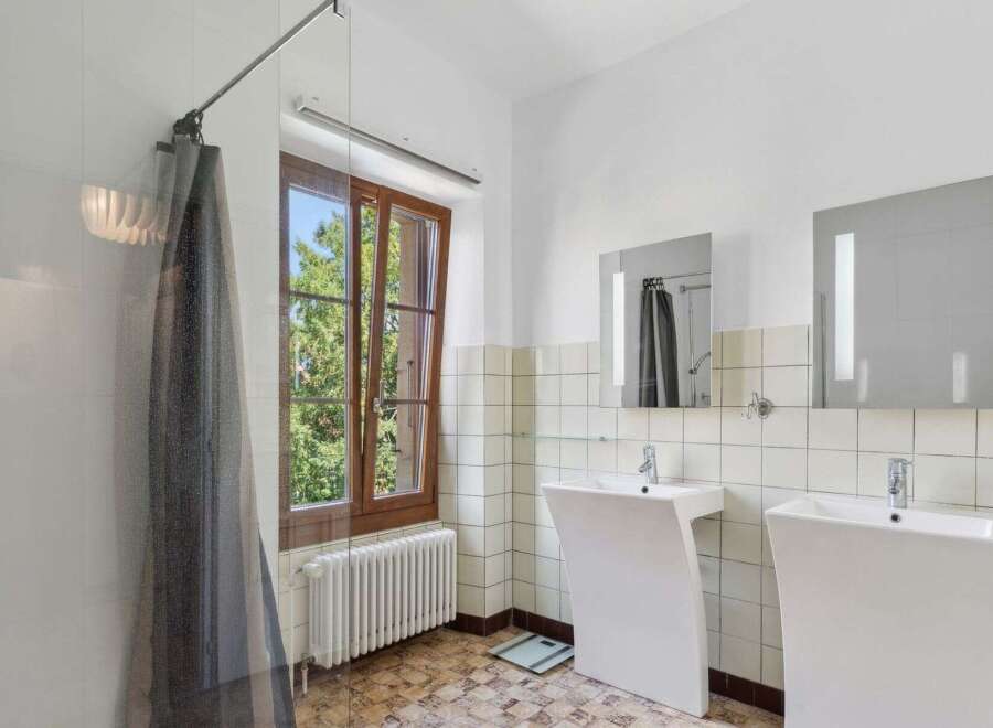This stunning bathroom boasts a modern design with a touch of elegance.