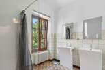 This stunning bathroom boasts a modern design with a touch of elegance.