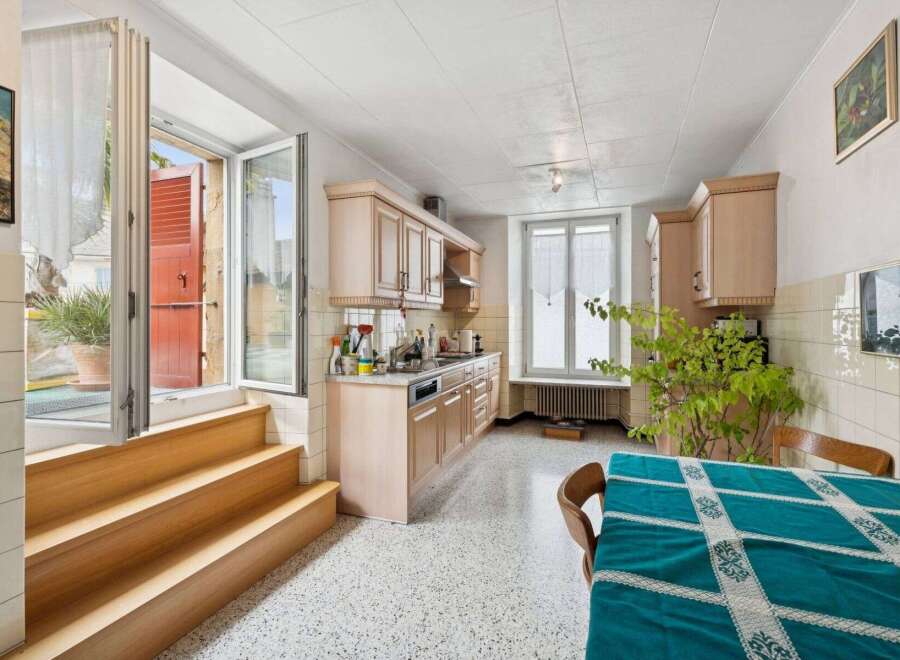 This charming kitchen features a bright and airy design, perfect for culinary enthusiasts.