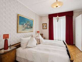 This elegant bedroom features a comfortable bed with plush pillows, perfect for a relaxing retreat.
