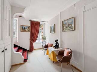 Discover the charm of this inviting property, featuring a cozy seating area perfect for relaxation.