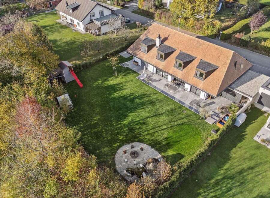 Discover your dream home with this stunning property! This house boasts a spacious backyard, perfect for outdoor activities and relaxation.
