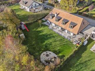 Discover your dream home with this stunning property! This house boasts a spacious backyard, perfect for outdoor activities and relaxation.