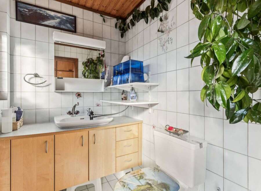 This charming bathroom features a bright and airy design, perfect for a relaxing retreat.