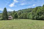 Discover your dream retreat in this stunning property! This charming home is nestled in a picturesque landscape, offering tranquility and natural beauty.