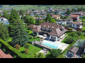 Discover luxury living in this stunning property featuring a private pool and meticulously landscaped gardens.