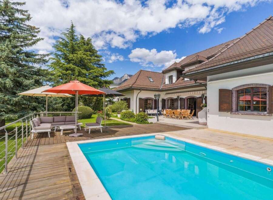 Experience luxury living in this stunning property featuring a private pool and a beautifully designed outdoor area.