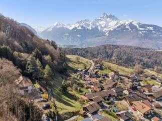 Nestled in the heart of the mountains, this charming property offers breathtaking views and a tranquil lifestyle.