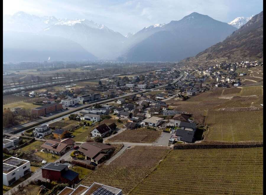 Discover the charm of this stunning property nestled in a picturesque valley, offering breathtaking mountain views.