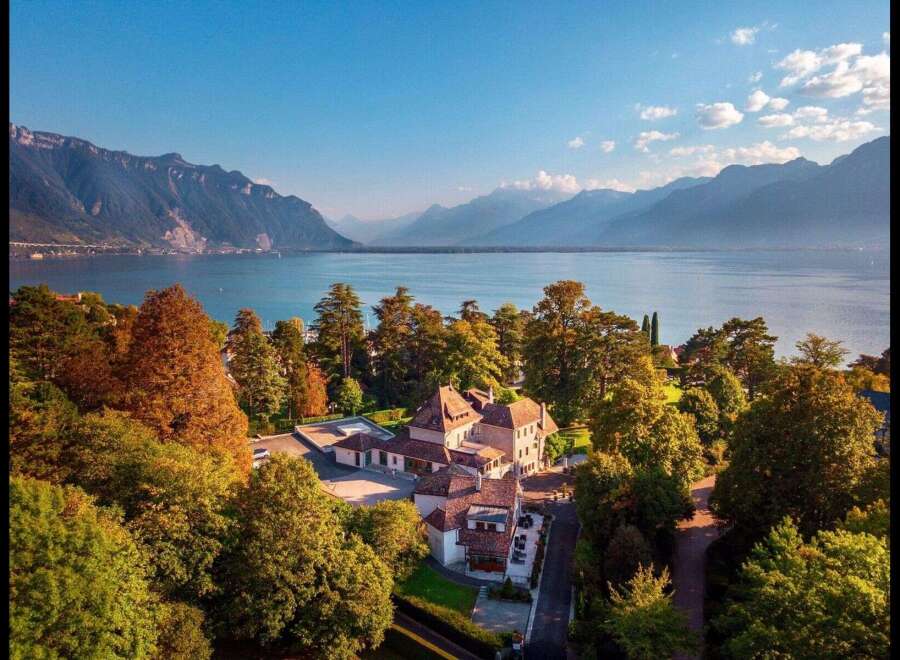 Discover a stunning lakeside property with breathtaking mountain views.