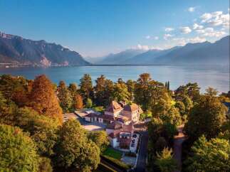 Discover a stunning lakeside property with breathtaking mountain views.
