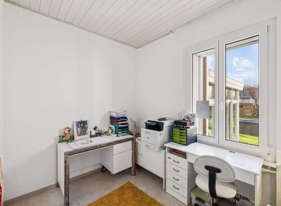 Bright and airy home office space, perfect for productivity.