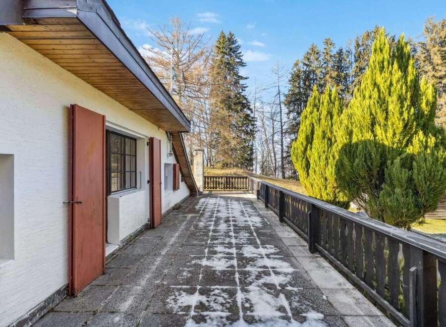 Discover the charm of this stunning property, featuring a spacious terrace perfect for enjoying the outdoors.