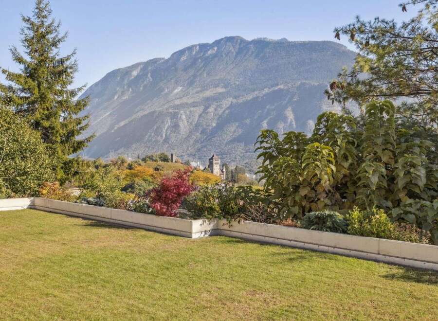 Enjoy breathtaking mountain views from this stunning property.