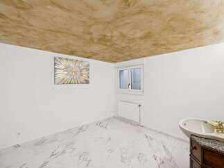 Discover this stunning property featuring a unique design.
