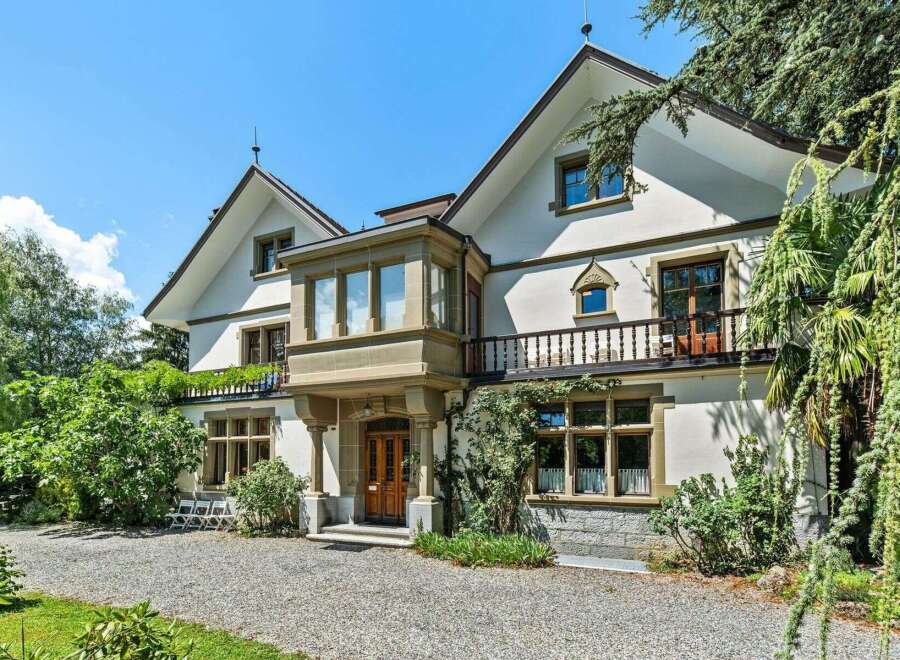 Discover the charm of this exquisite property, showcasing a stunning architectural design.