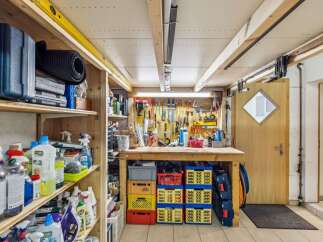 Discover the ultimate workshop space, perfect for DIY enthusiasts and homeowners alike.