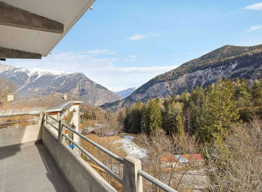 Enjoy breathtaking mountain views from this stunning property.