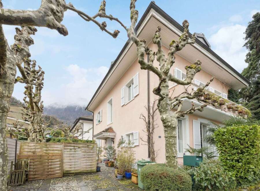 Discover this charming property featuring a classic design and a serene atmosphere.