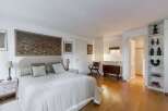 Discover this charming studio apartment, perfect for those seeking a cozy and stylish living space.
