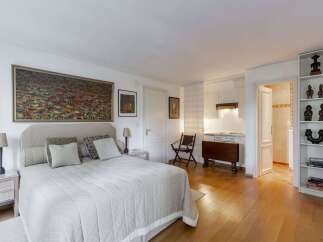 Discover this charming studio apartment, perfect for those seeking a cozy and stylish living space.