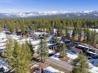 Discover luxury living in this stunning mountain retreat.