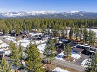 Discover luxury living in this stunning mountain retreat.