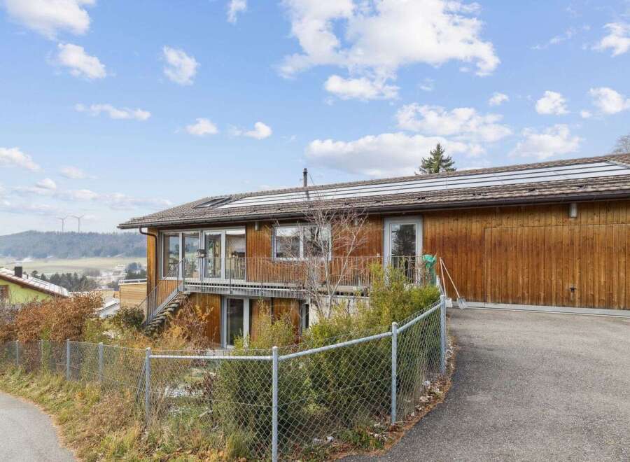 Discover this stunning property featuring a modern design and a warm wooden exterior.