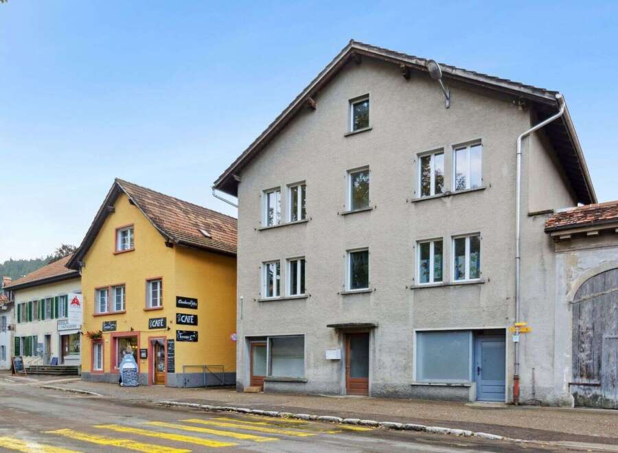 Discover this charming property, ideally situated in a desirable location.