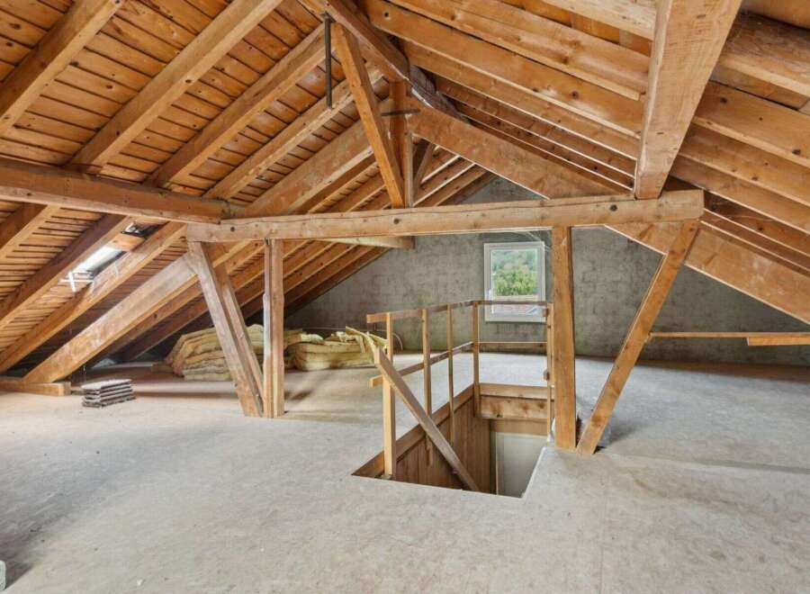 Discover the potential of this spacious attic, perfect for renovation or creative projects.