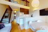 Discover this charming property featuring a cozy living space and a well-equipped kitchen.