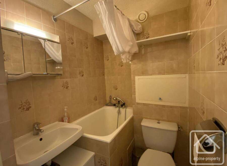 Discover this charming bathroom featuring a bathtub, sink, and toilet.
